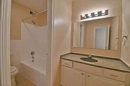 Provincial-Interior-u-Bath-0178-1200w