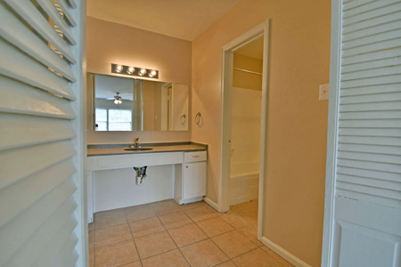 Provincial-Interior-u-Bath-0190-1200w